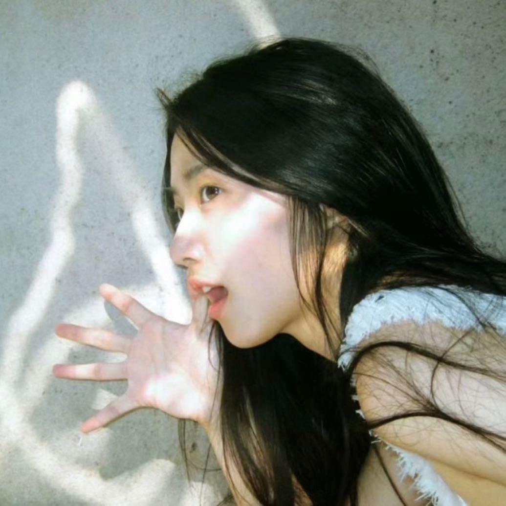 允可臭美了