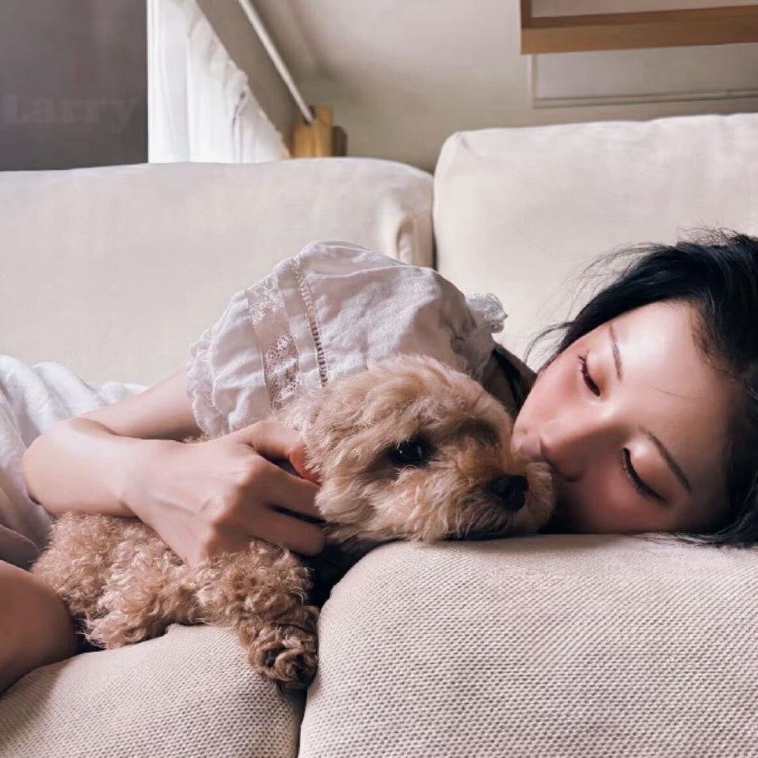 美女給我一個香吻