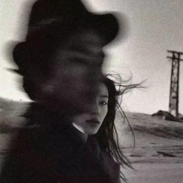 假装卖萌被肘击