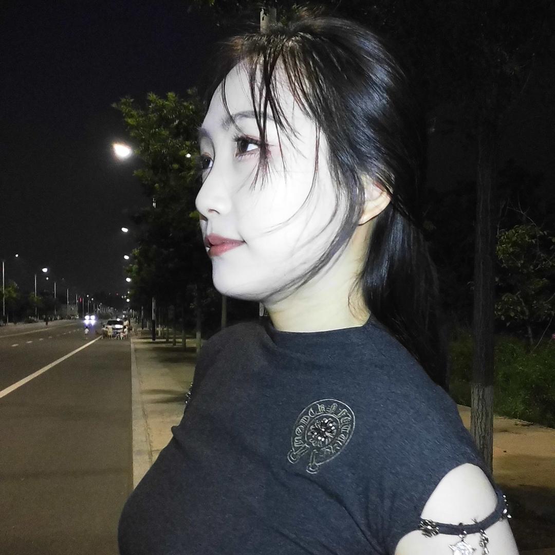 俏 楠