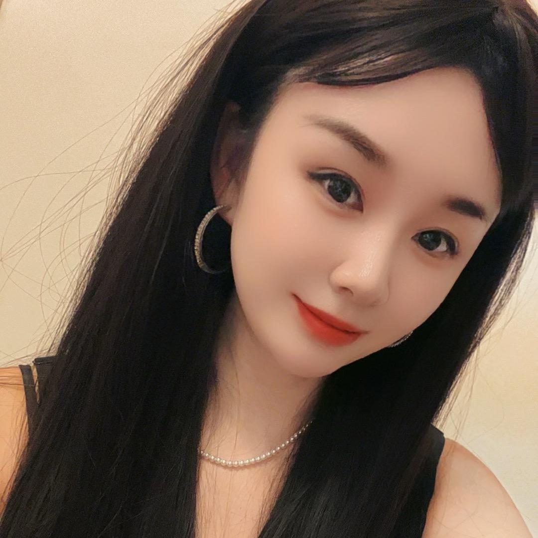 仪小珊（虾哩哩·火锅烤肉自助）