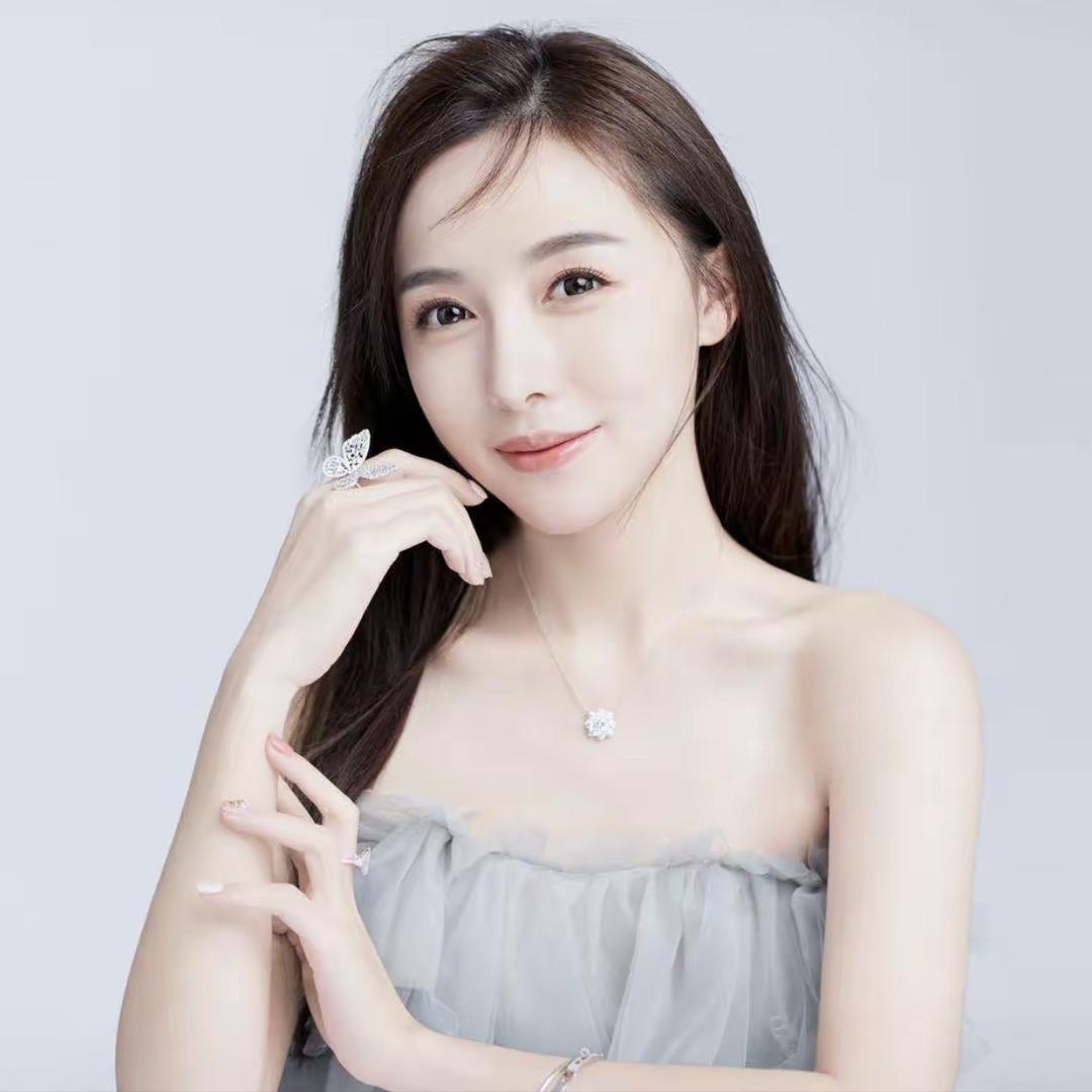 田娇baby穿搭（芋泥儿）