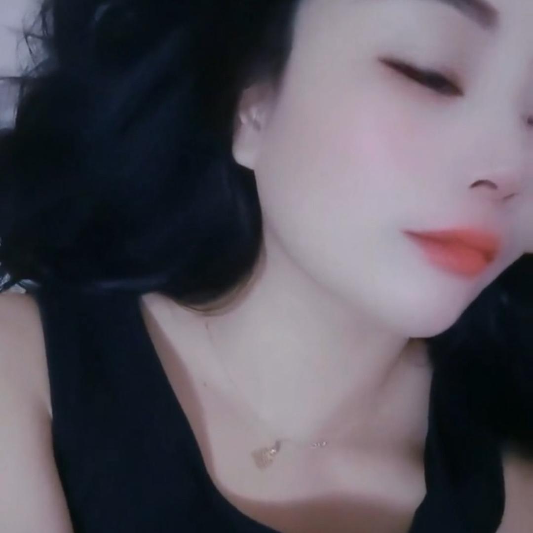 ღ🥀黄一月ღ