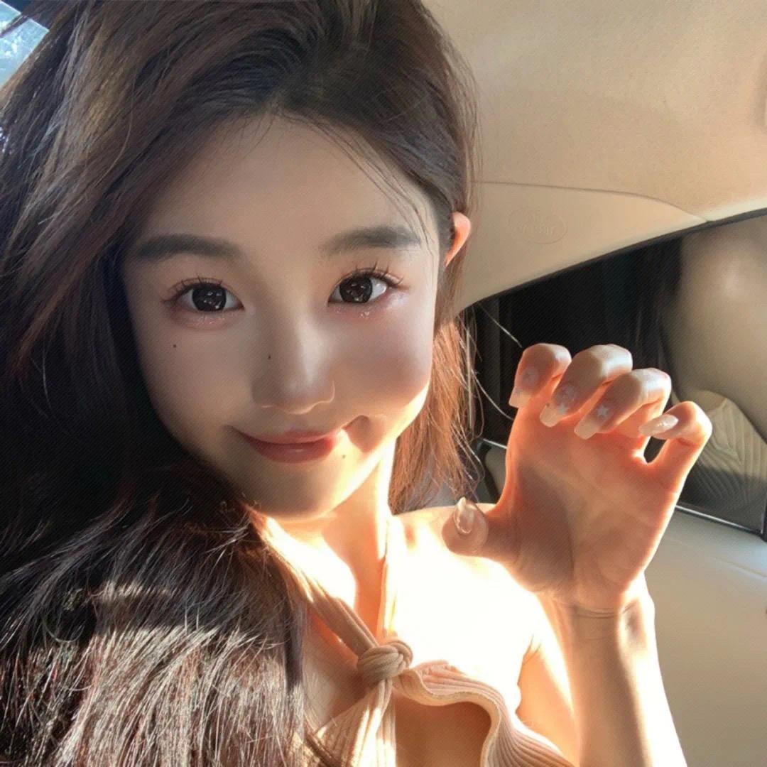 抖星姐妹的穿戴美甲