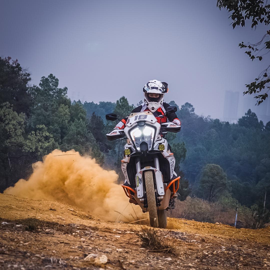 小钢炮机车俱乐部