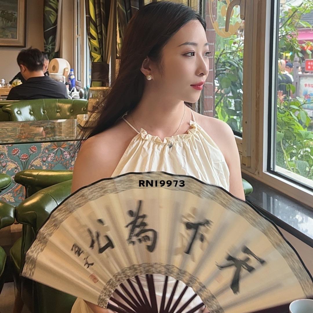 头像是我女朋友。