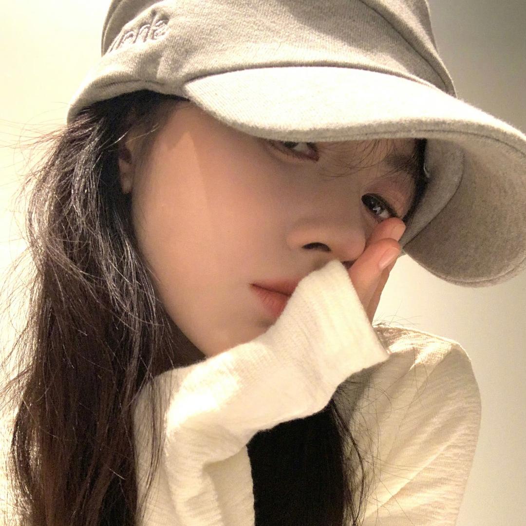 瘦瘦没有双眼皮