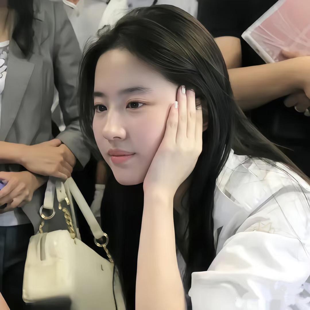 一只白