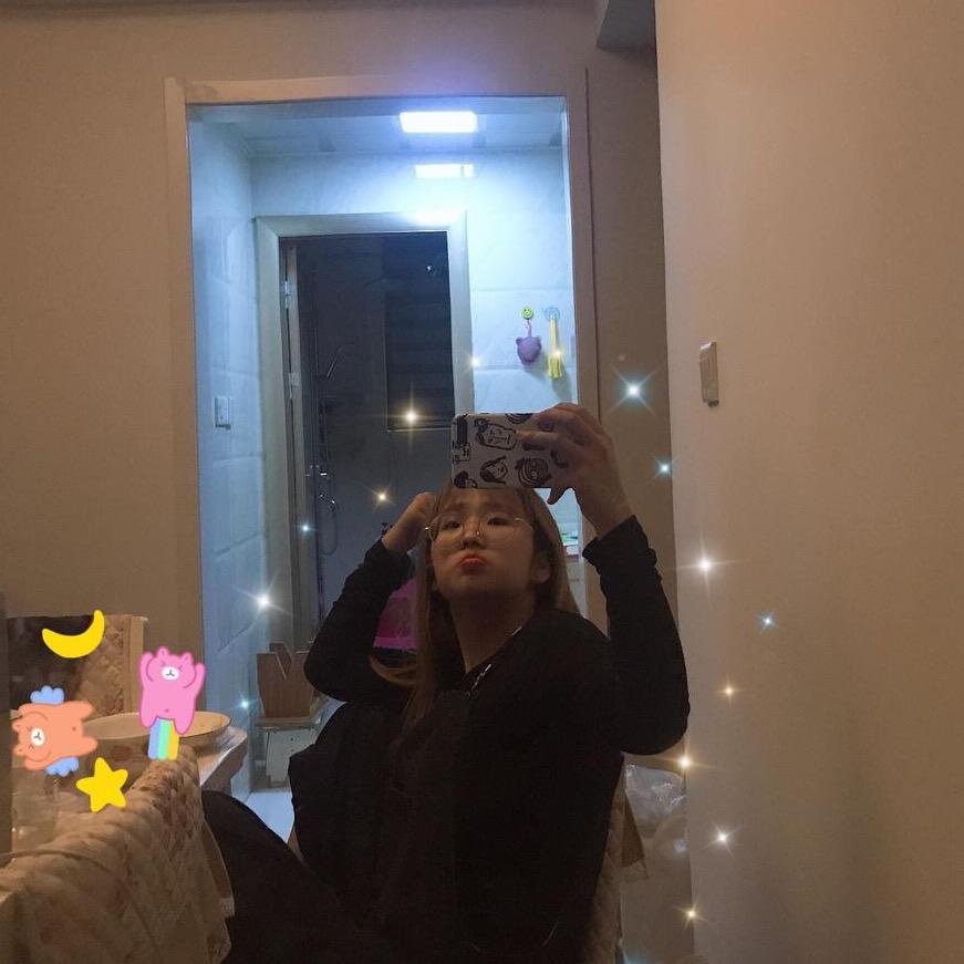 一个可爱到爆的女孩