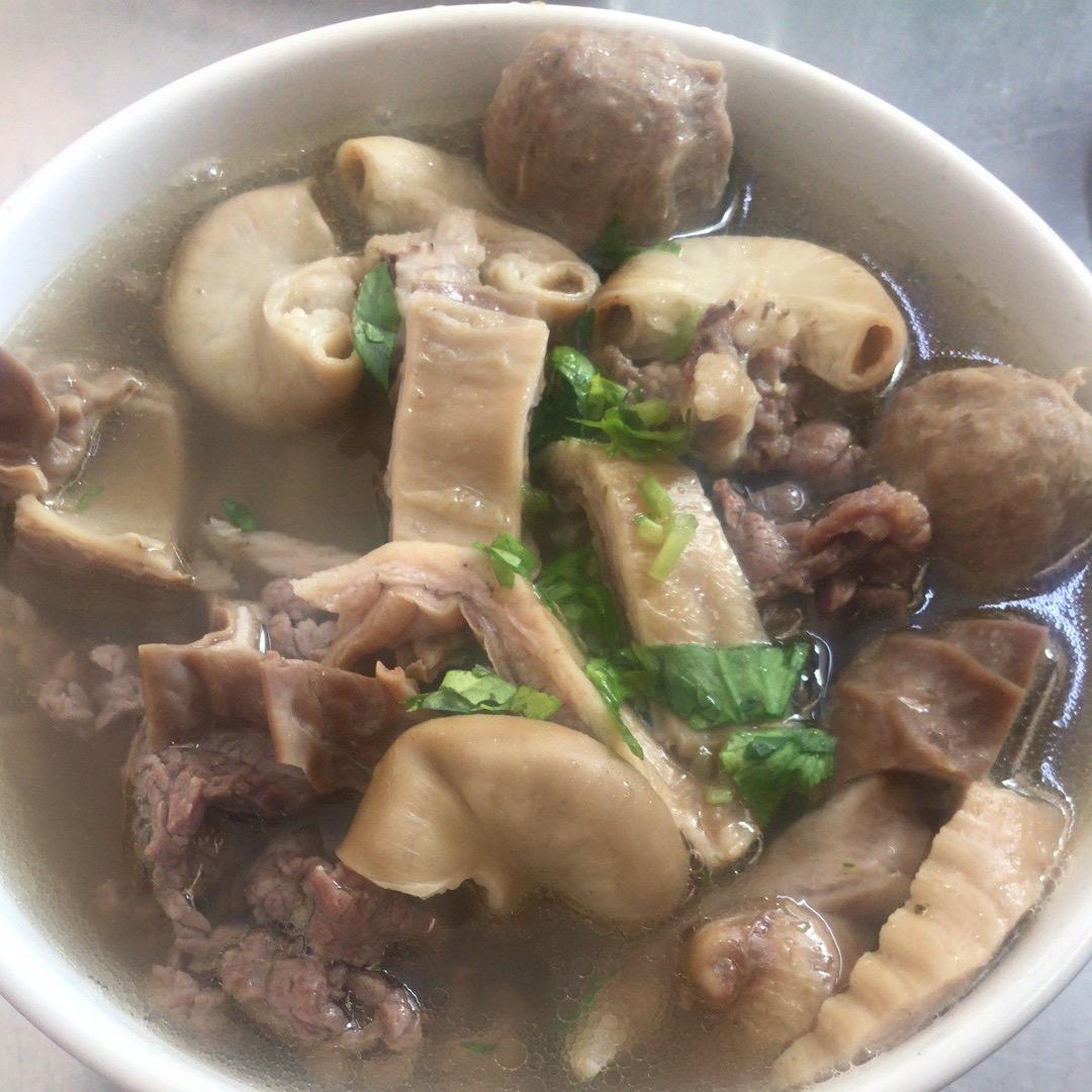 鹤立鸡群