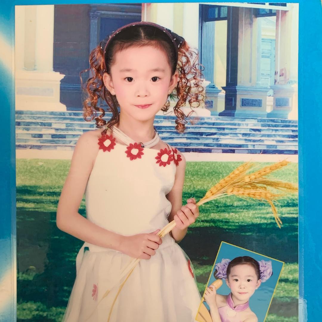 一个被江苏份子钱打倒的小女孩