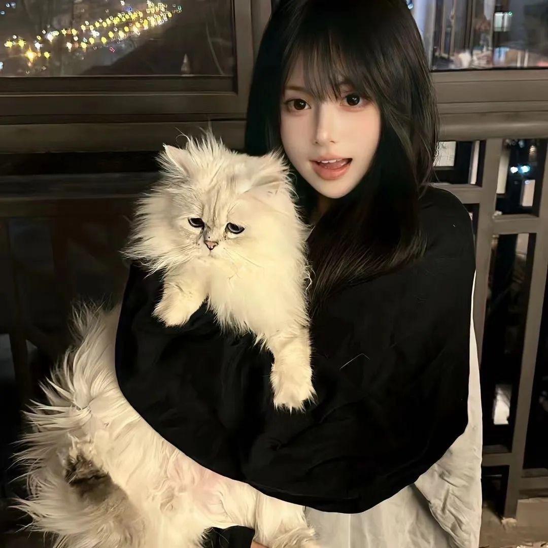 郁唉.