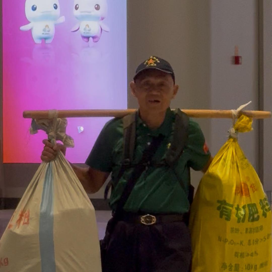 73 岁老父亲谢大爷