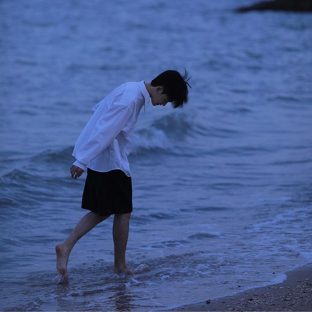 东君