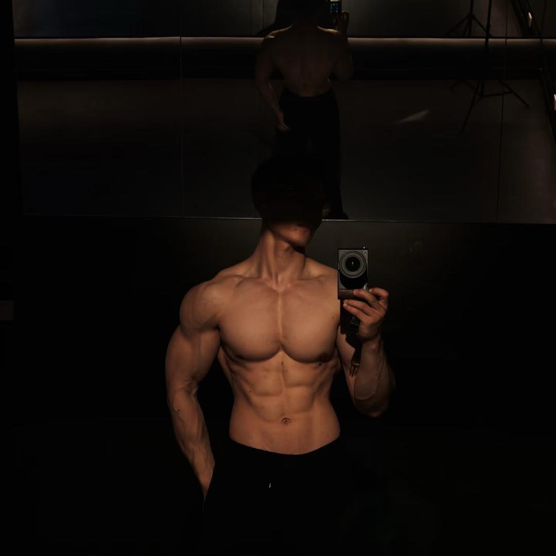 乐园健身罗教练