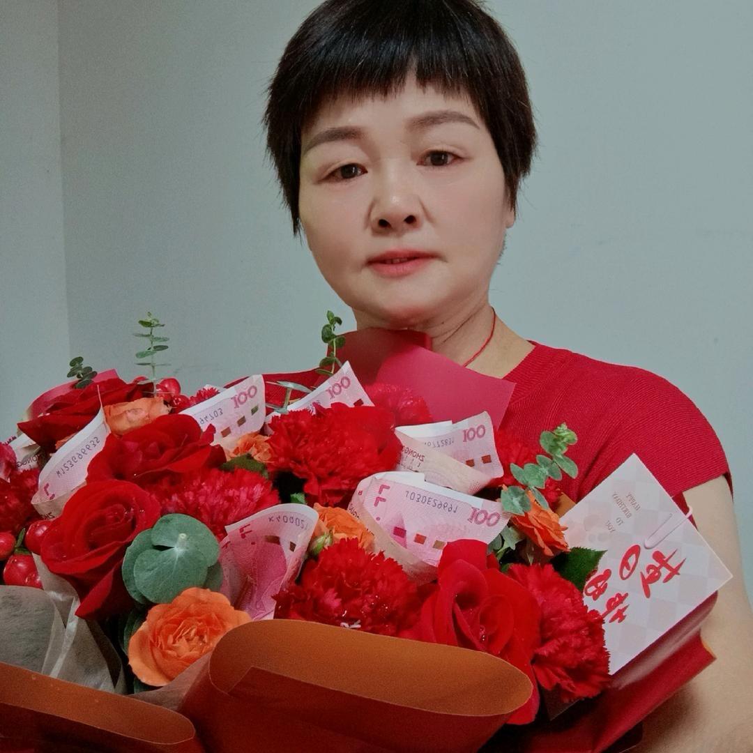 红叶🍎🍎。花开富贵，一家平安顺利