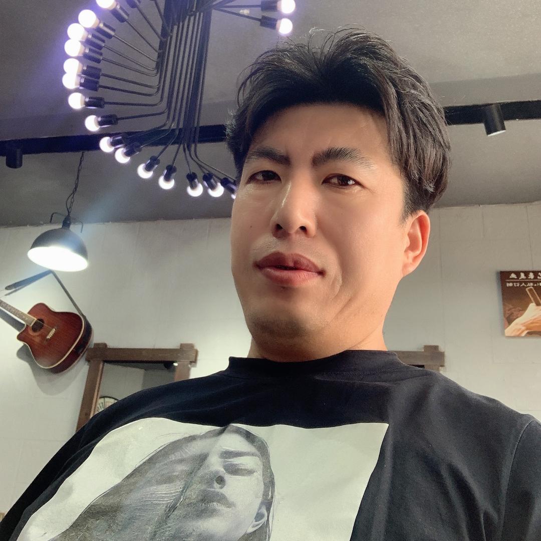 艺豪美业永哥专注女发设计