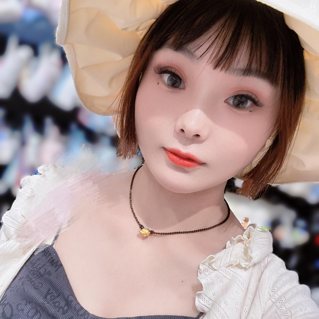 丝丝很爱美