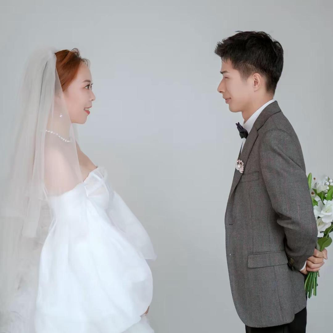 乐乐妈妈（抱着乐乐体验毛线之旅）