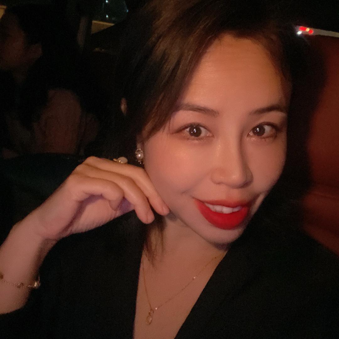 潘潘婚纱礼服馆