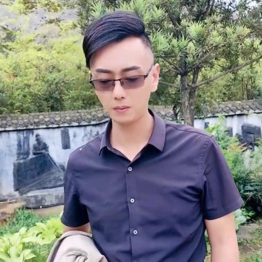 姜波《努力前行》