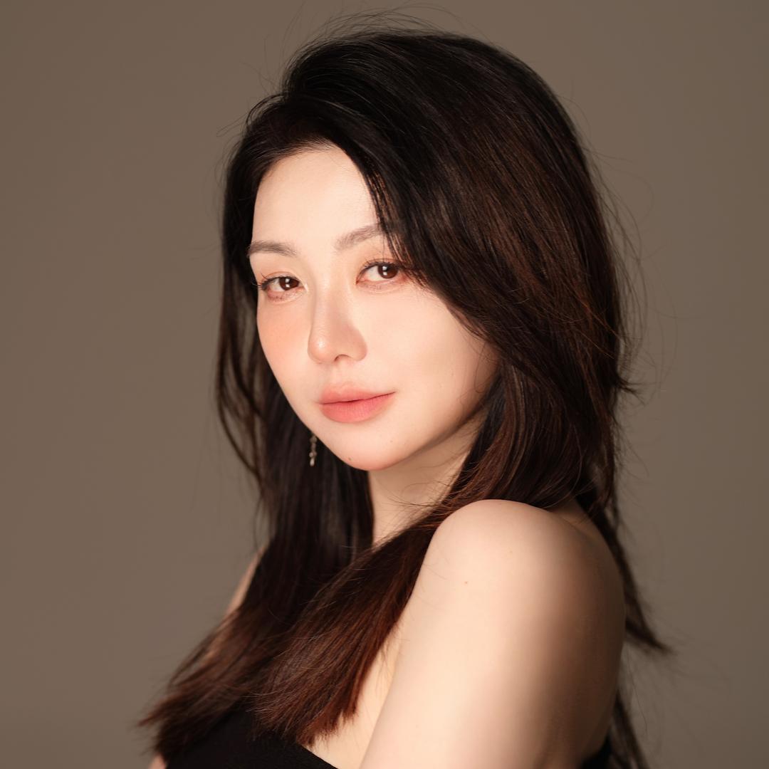 深圳白的发光的王主任