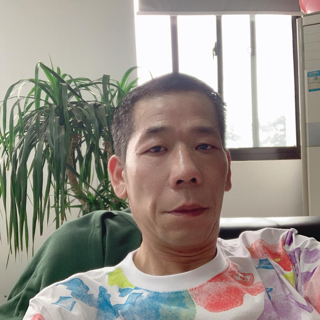 唇边的烟