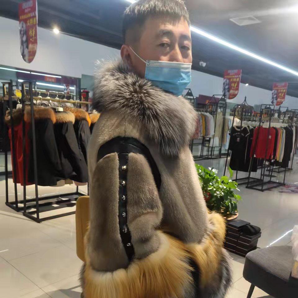 多美多皮草工厂店