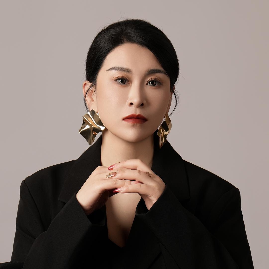 爱娜形象美学