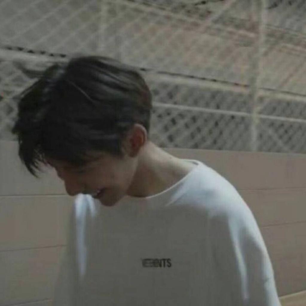 男二号