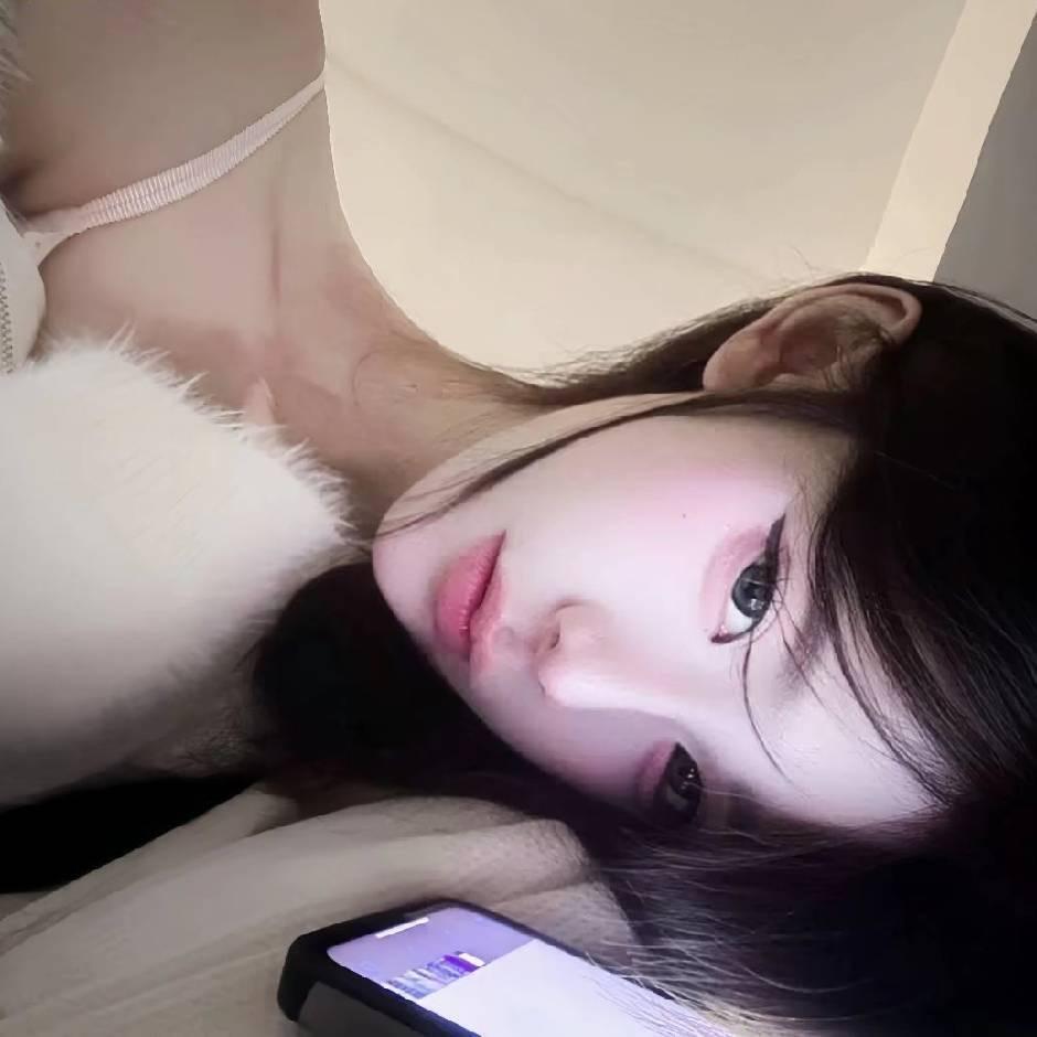 月月.