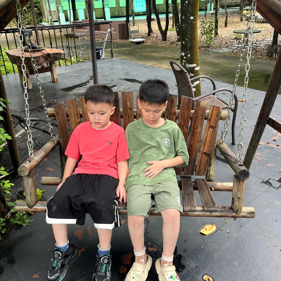 大官和小明（刚开始学习拍摄）