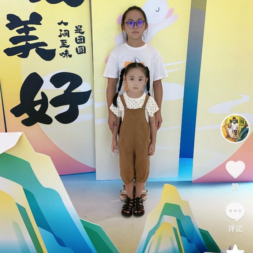 江西闺女湖北的媳妇卖网红辣条、甜品。