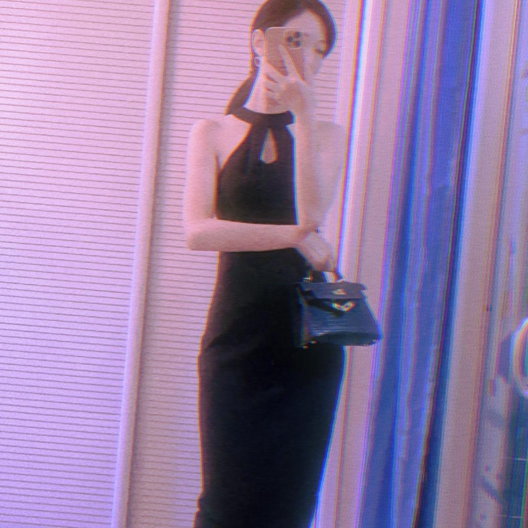 轻轻