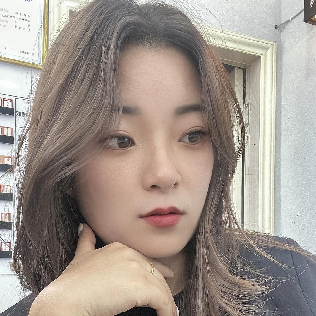 小女子一枚🥰