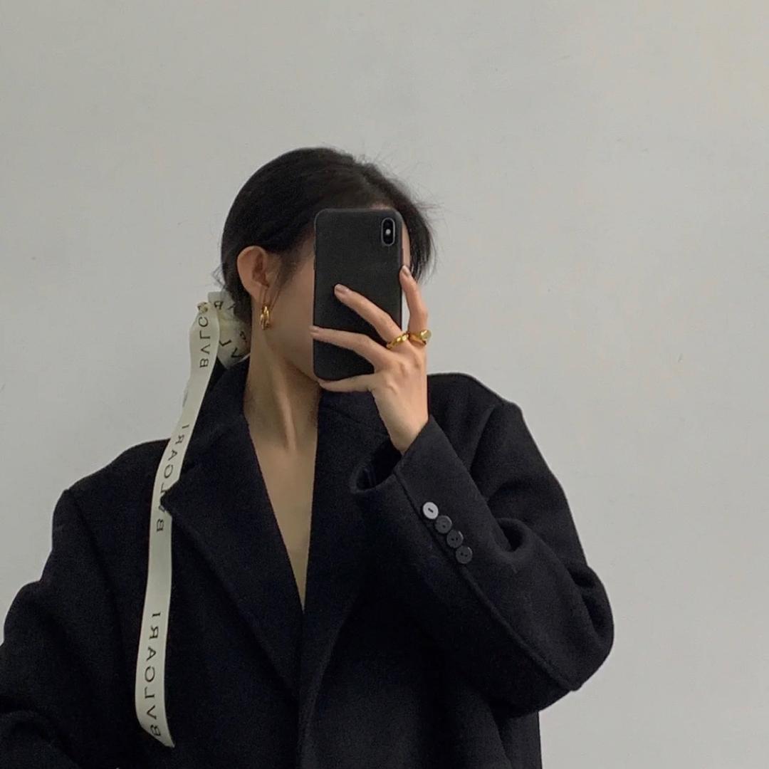她