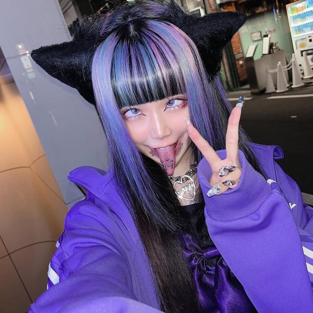 舌钉女孩呦