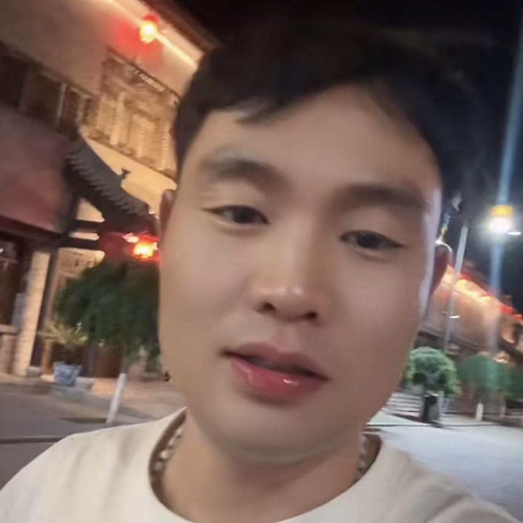 灵石李占杰墙布~红尚木门全屋定制