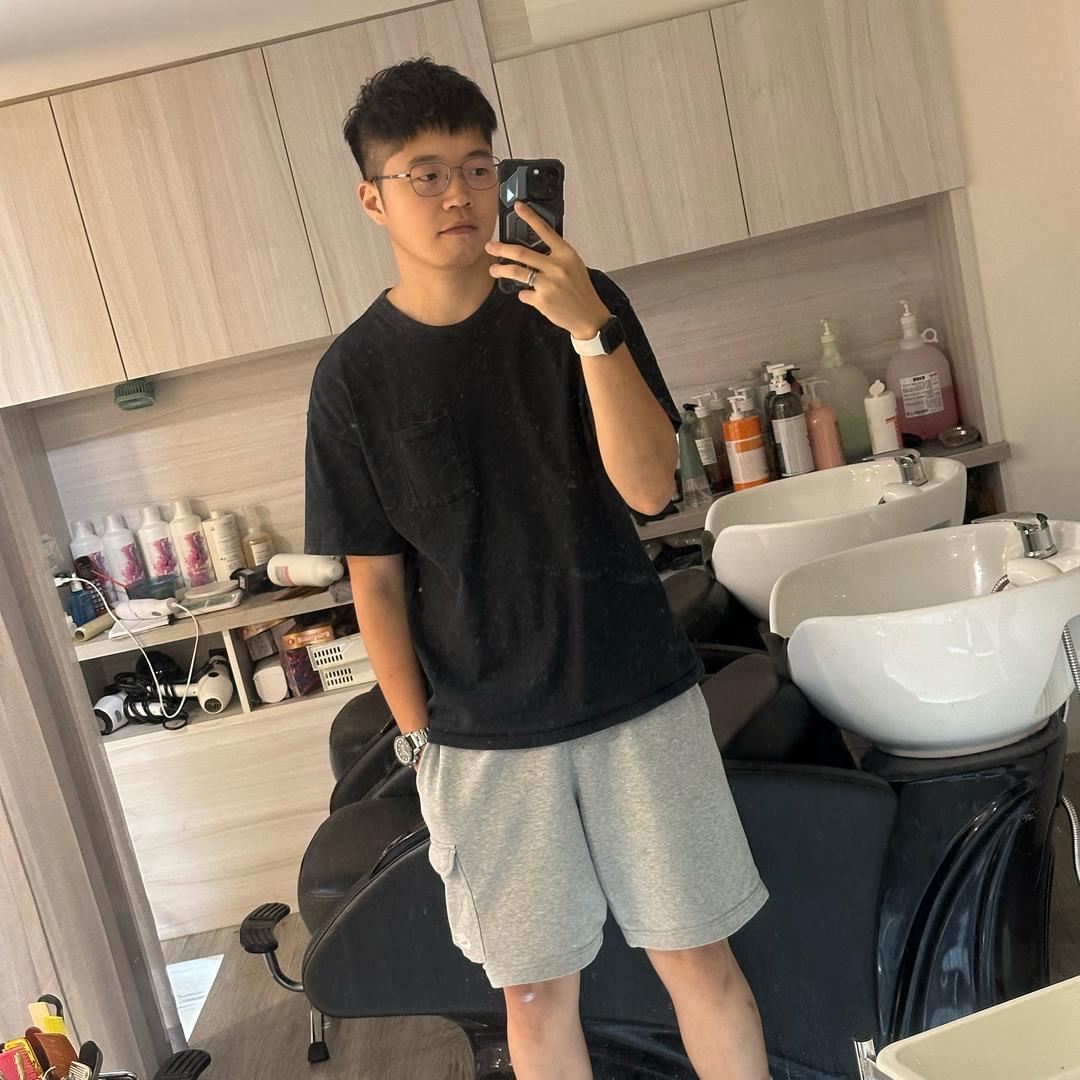 邱少(只点灯牌版🐶🐶)