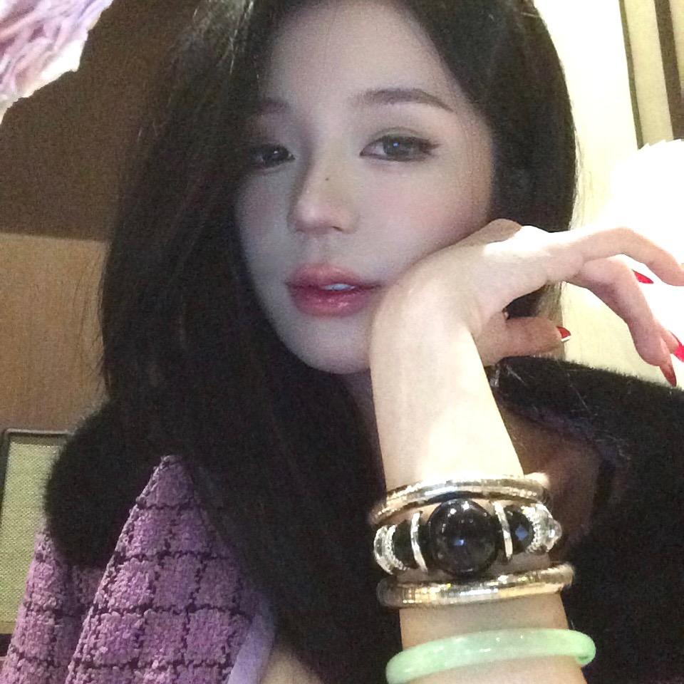 滨江美女黄卿然