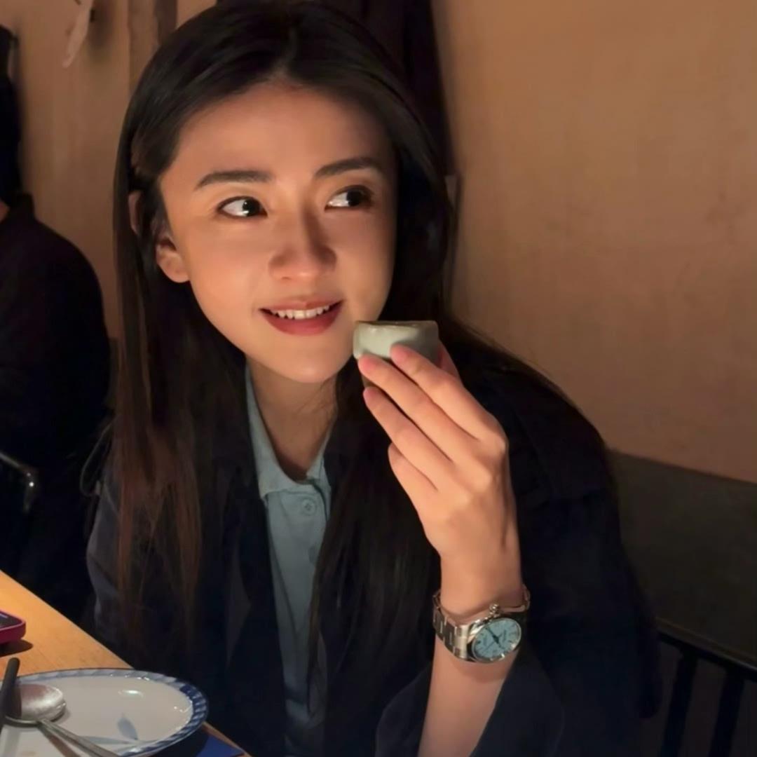 yeji爱吃荔枝