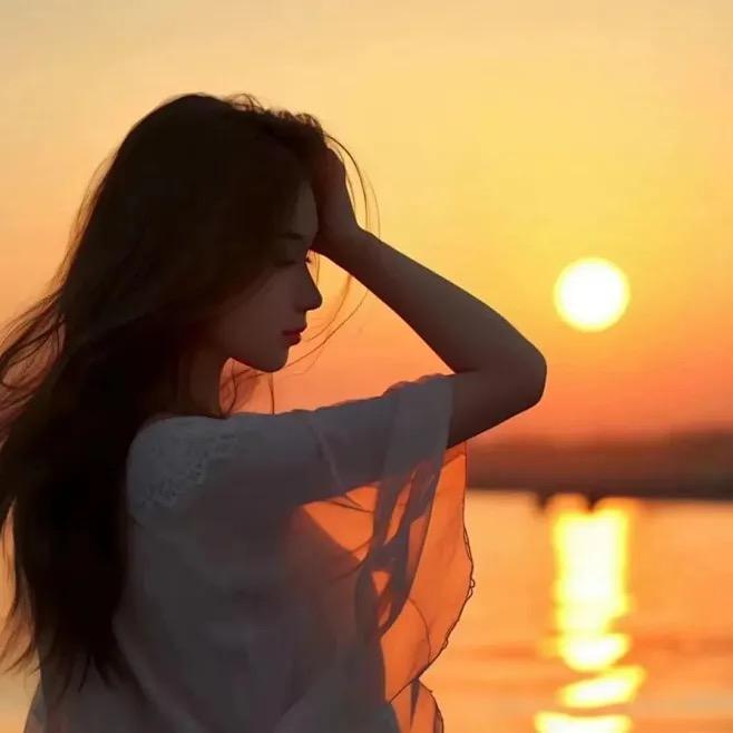 爱臭美的小梨子