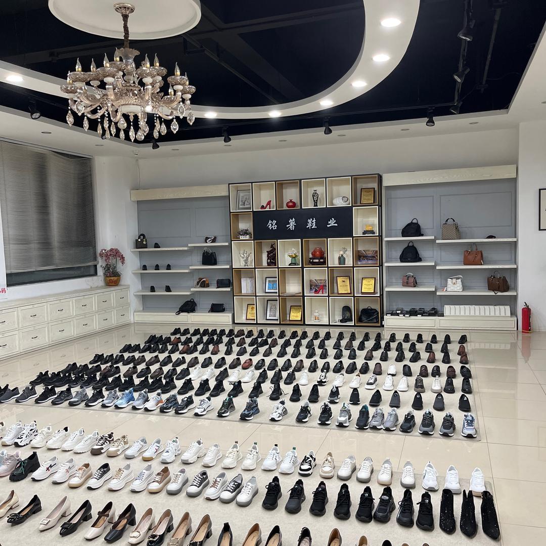 铭著鞋业小李