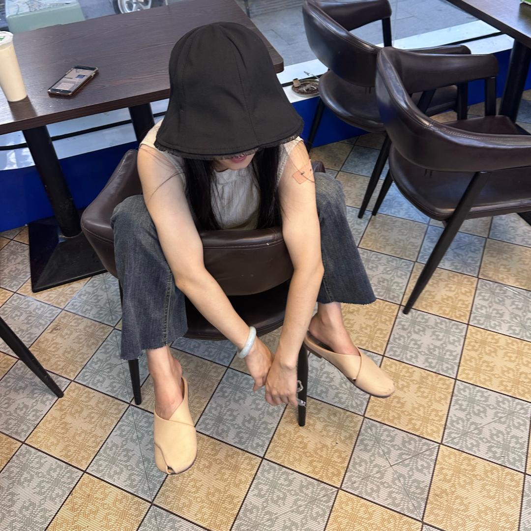 悲伤小母猴