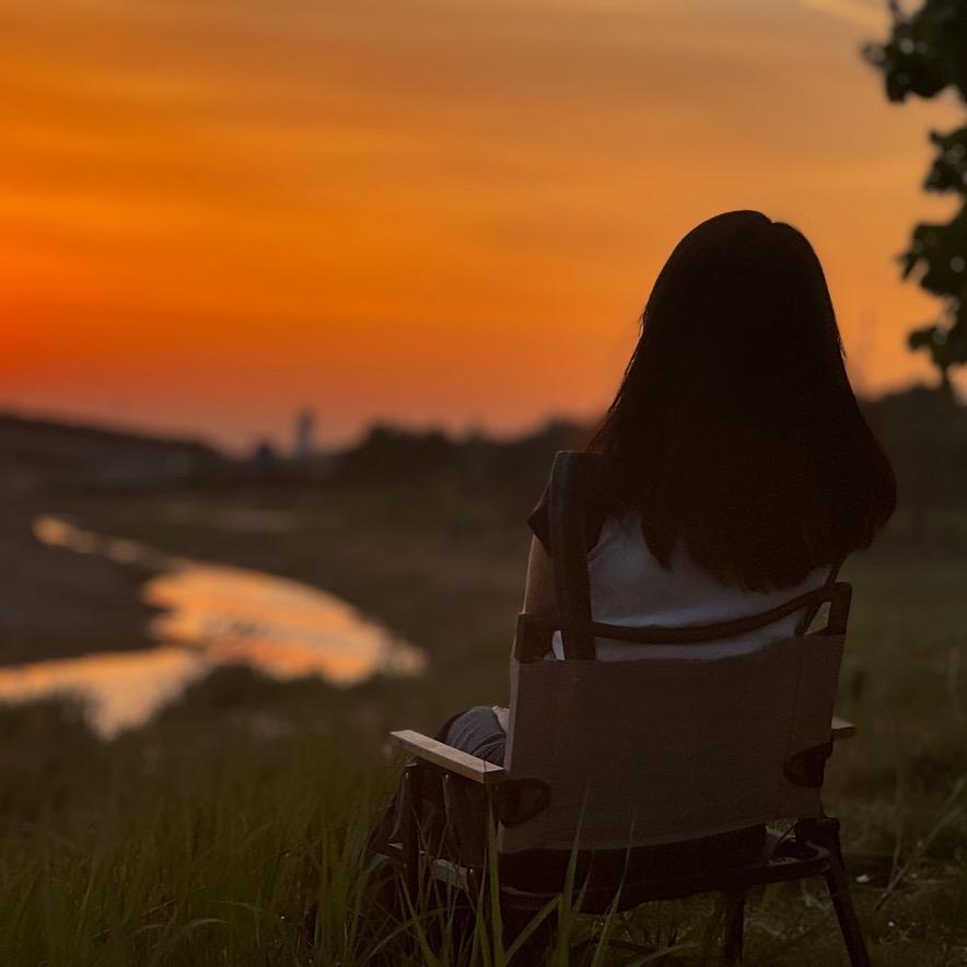 欣欣子👩🏻‍🦯‍➡️🧎🏻‍♂️