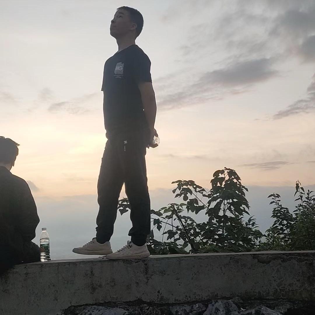 在灵山卖车的朗朗