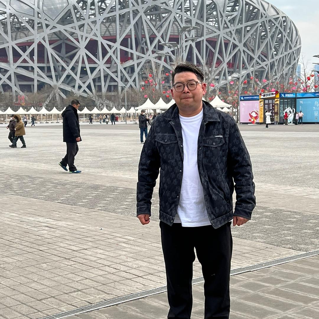 搞哥关爱老人