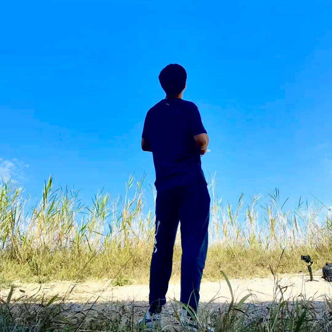 不会拍照的小梁
