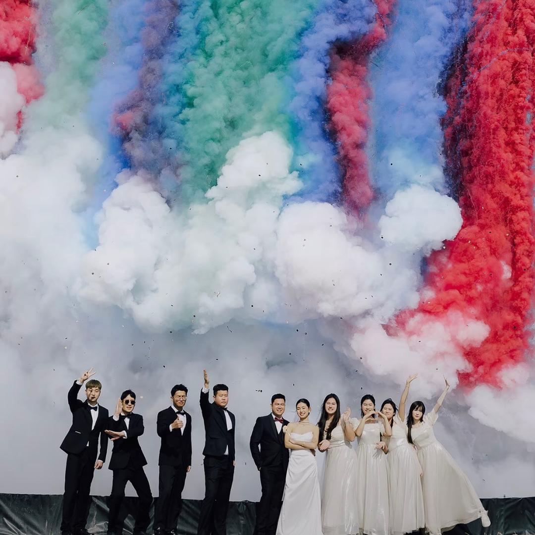 七彩烟墙婚礼策划
