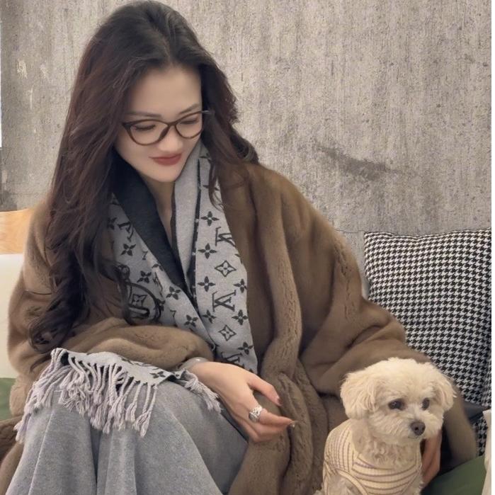 麦舒雅皮草旗舰店1号铺